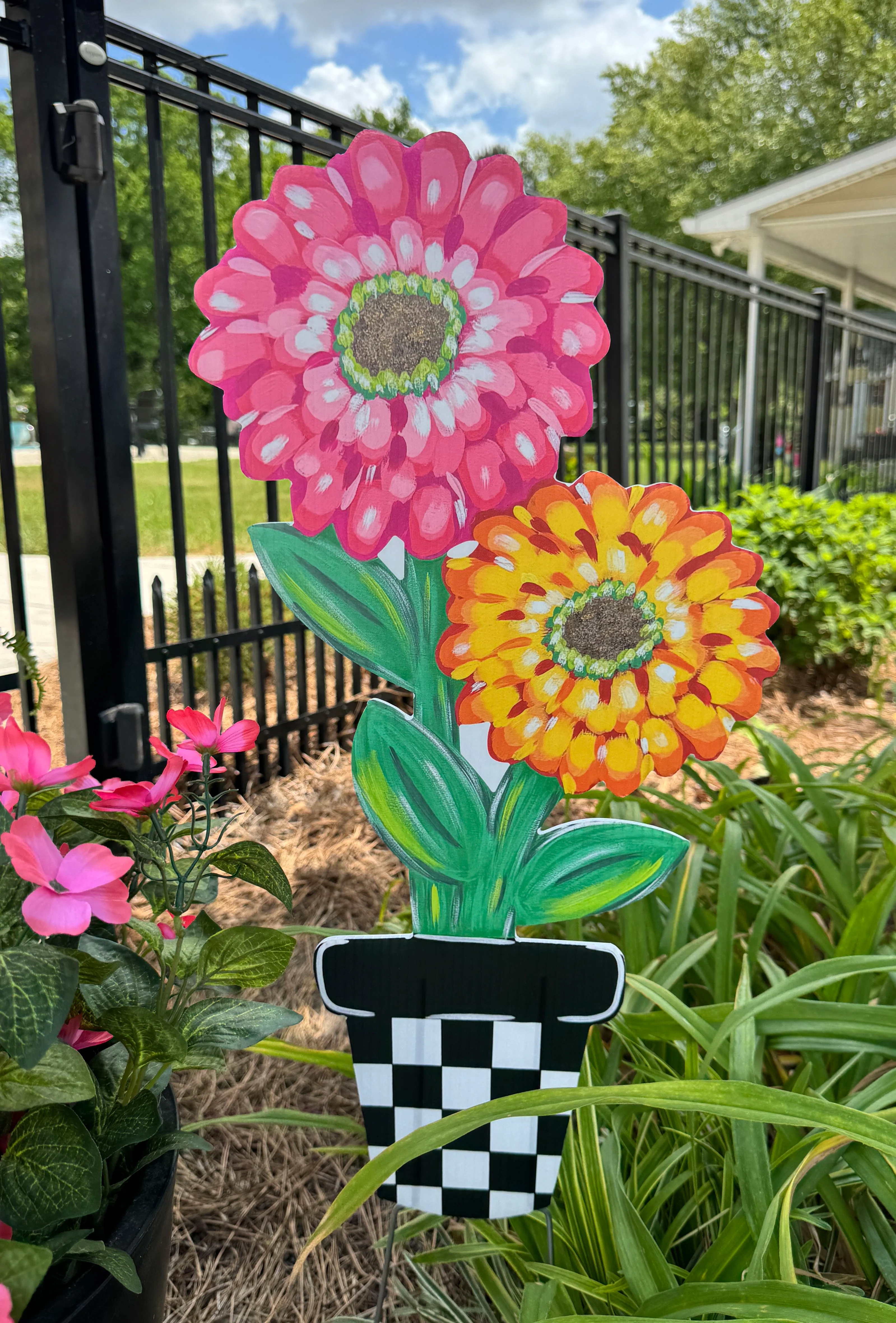 Cheerful Zinnia Flower Pot - Summer - Corrugated Coroplast Yard Stake